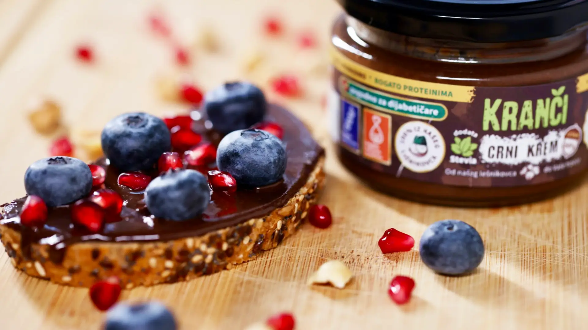 Kranči crni krem bez šećera, domaći lešnik namaz sa 64% lešnika bez dodatih ulja.