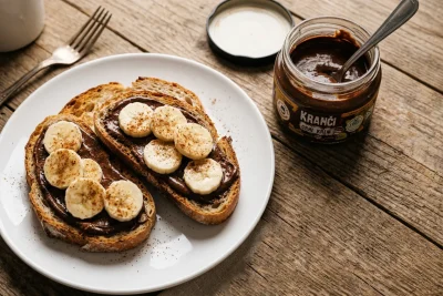 Kranči recepti — tost sa Crnim lešnik kremom i bananom